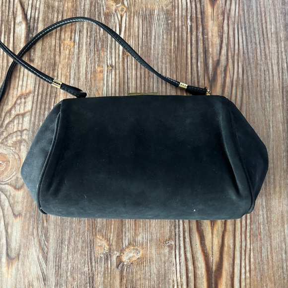 Classic 90's Black Velvet Vintage Shoulder Bag With Gold Accent Snap Closure - Picture 4 of 7